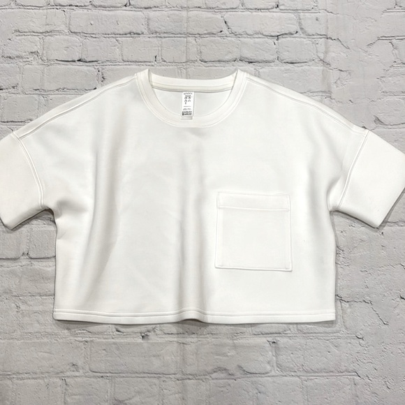 Spanx Airessentials Cropped Pocket Tee in Powder - Picture 1 of 12